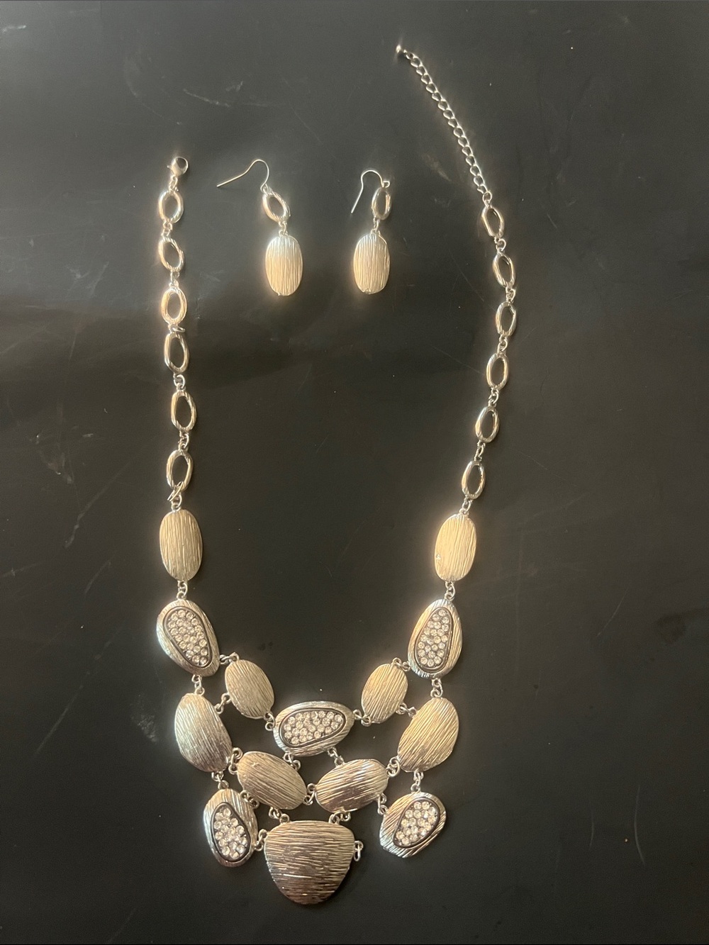 Silver-Tone Multi-Oval Statement Necklace (21 inches)  & Earring Set